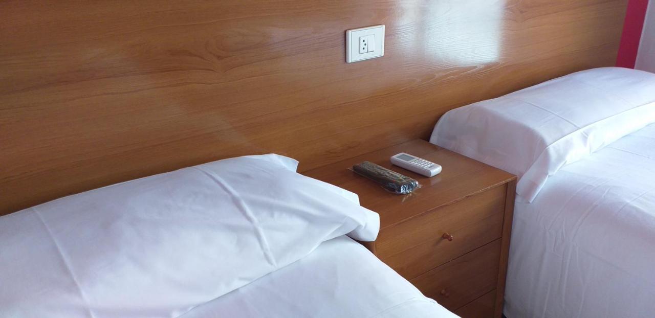Hostal Meson De Paco Cariñena Eksteriør billede