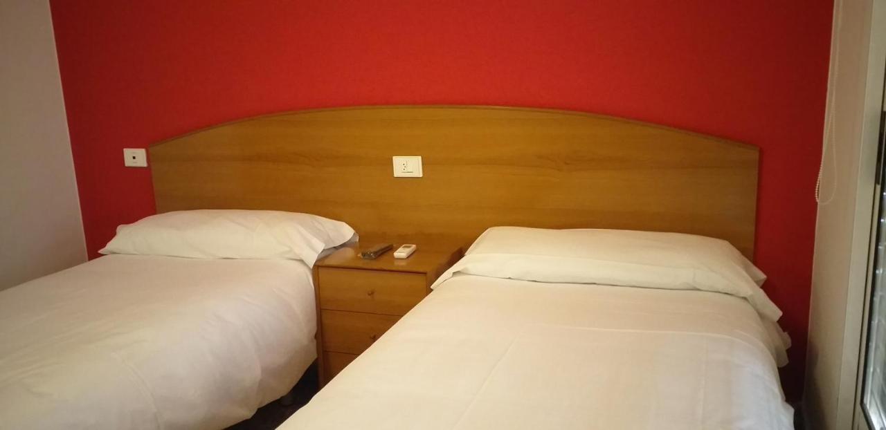 Hostal Meson De Paco Cariñena Eksteriør billede